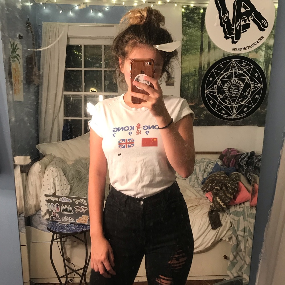 Brandy melville Hong Kong teeshirt